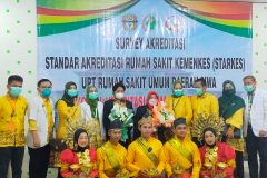 SURVEY AKREDITASI STANDAR AKREDITASI RUMAH SAKIT KEMENKES (STARKES) UPT RUMAH SAKIT UMUM DAERAH SIWA KOMISI AKREDITASI RUMAH SAKIT (KARS) dr. SURIAH TJEGGE,MHA,FISQua Ns,ESTEFINA MAKAUSI,S.Kep.M.Kes Pitumpanua, 24 November 2022